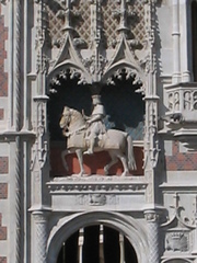 Statute over the entryway to the Chateau at Boise (pron. Bwaz).