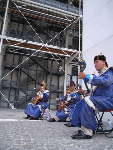 Mongolian throat singers outside the Centre Pompidou.