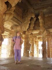 Ang�lique in the central atrium of the Vittala Temple.