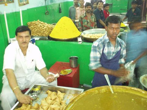 The owner of Gokul Chaat and his minions, Hyderabad.