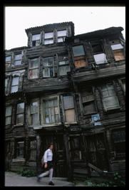 distigrating_building